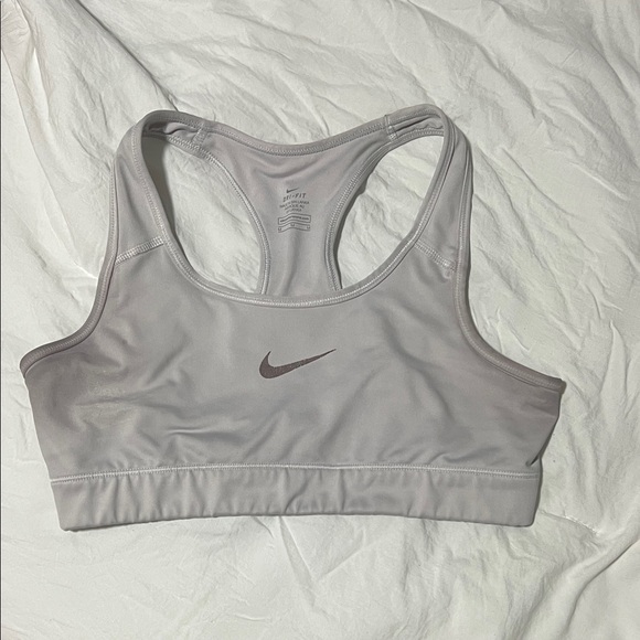 Nike Women's white Sports Bra - Picture 1 of 1